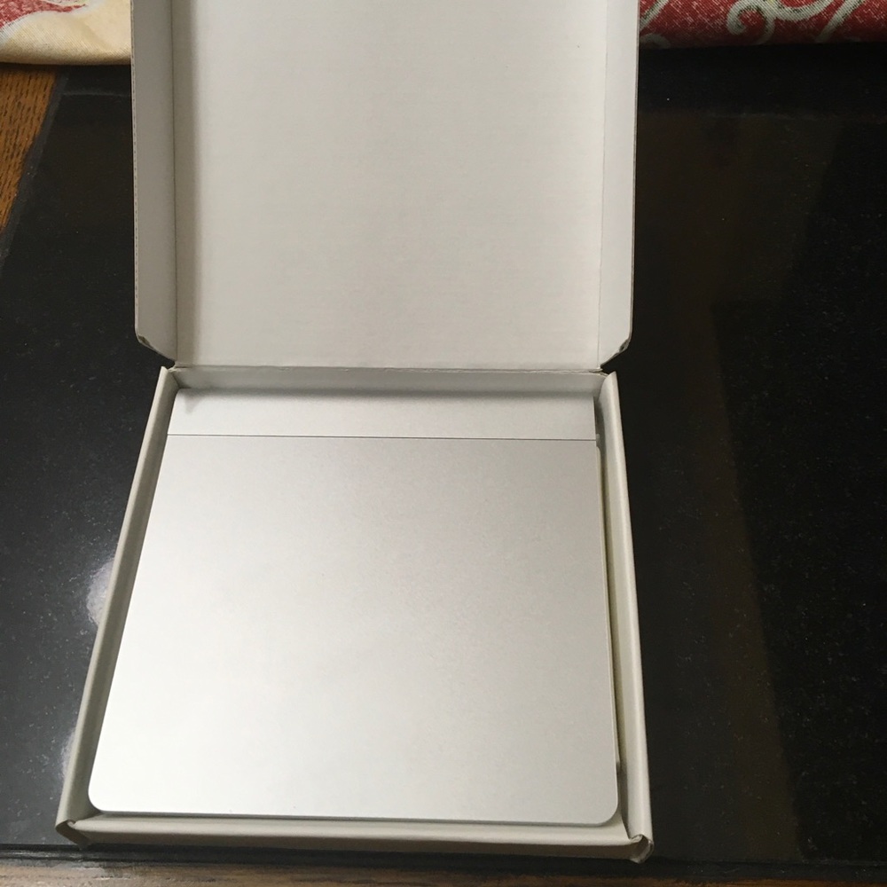 Apple Magic Trackpad - Picture 2 of 4